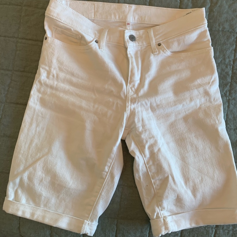 Levi’s white Bermuda shorts